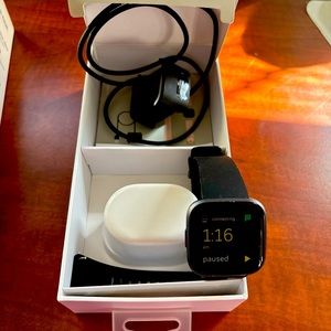 Fit Bit Versa 2 smartwatch